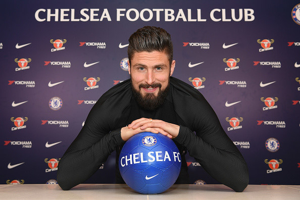 Giroud khoác áo số 18, rạng rỡ trong ngày ra mắt Chelsea